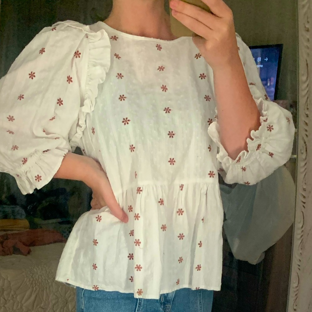 White flower top